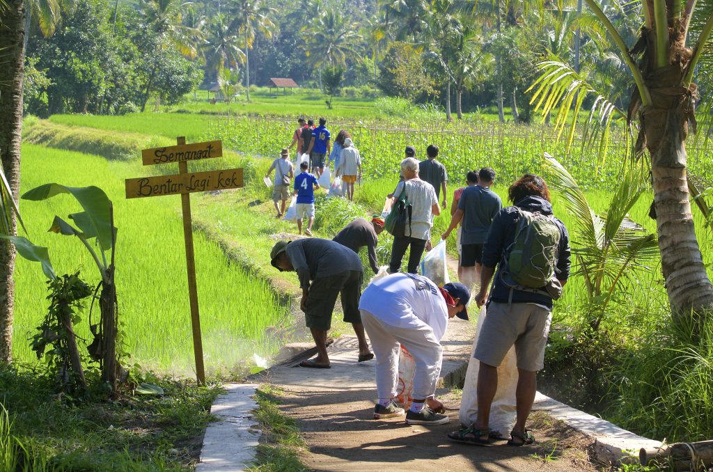 Rubbish clean up in the hills of Lombok