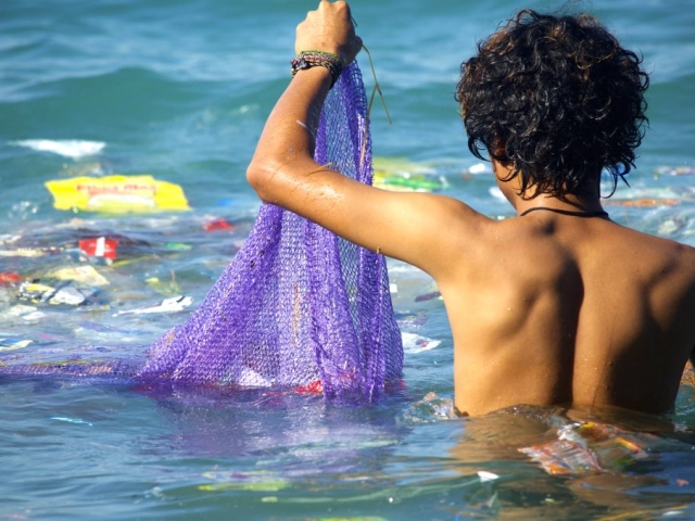 Clean up in the Lombok Sea